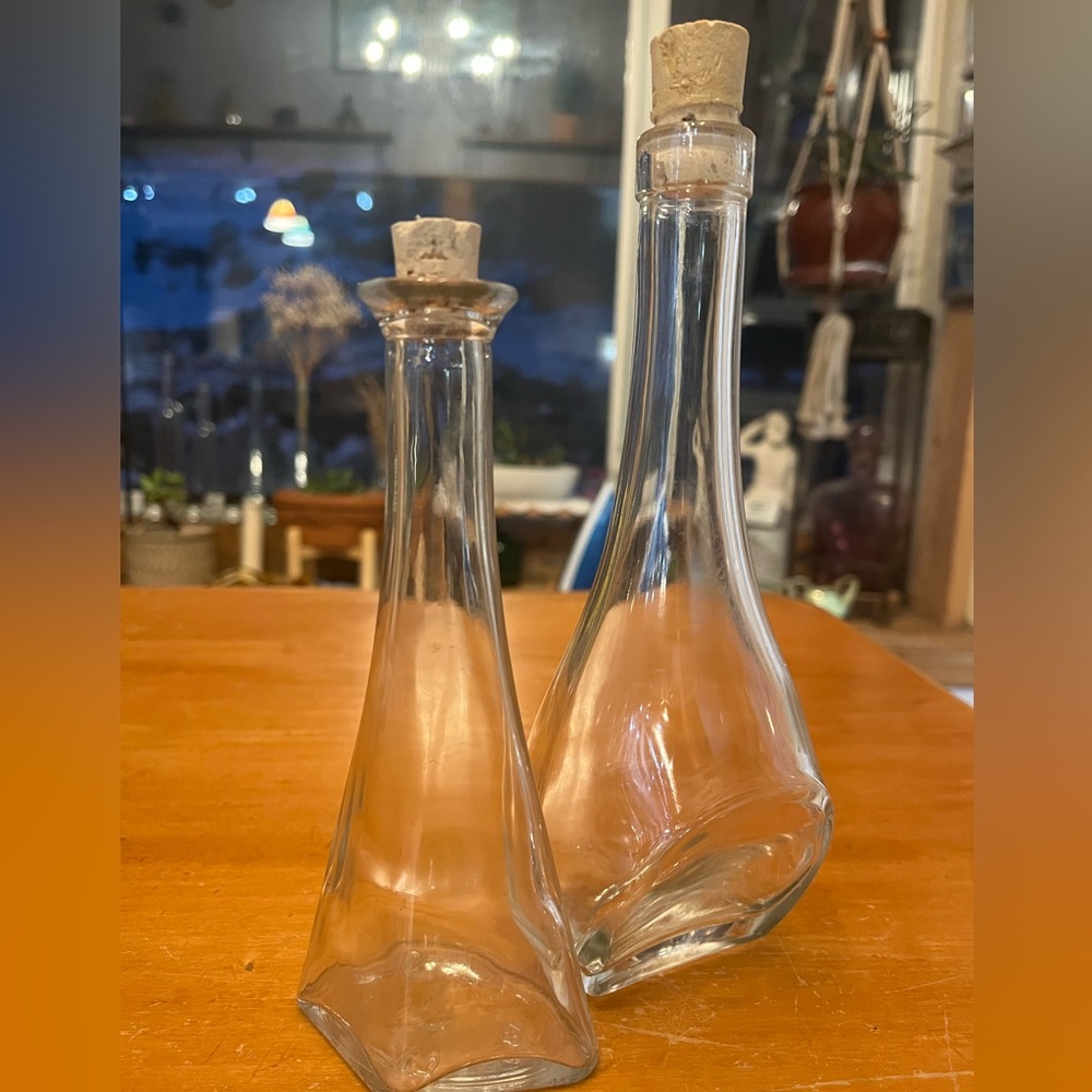 Bormioli Rocco Italian Glass Oil & Vinegar Cruet Set| 7” & 9” Cork Stopper - Picture 2 of 5